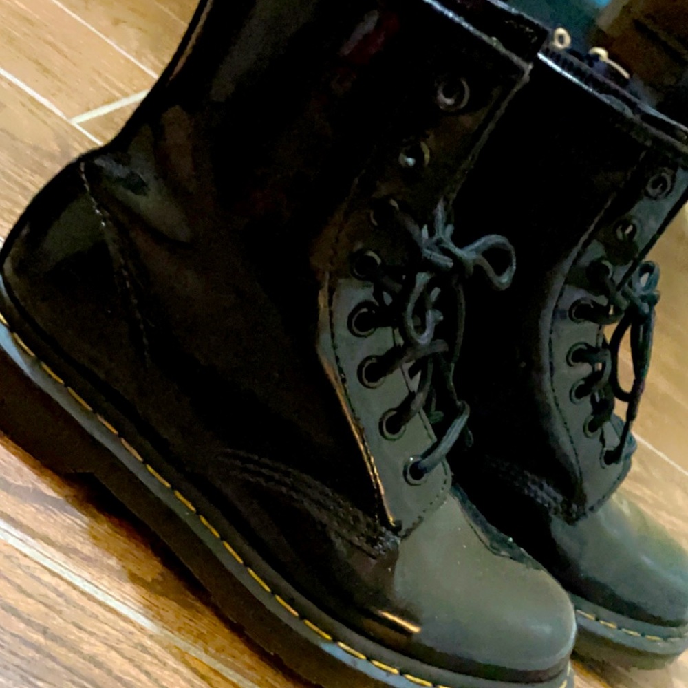 DR. MARTEN COMBAT BOOTS